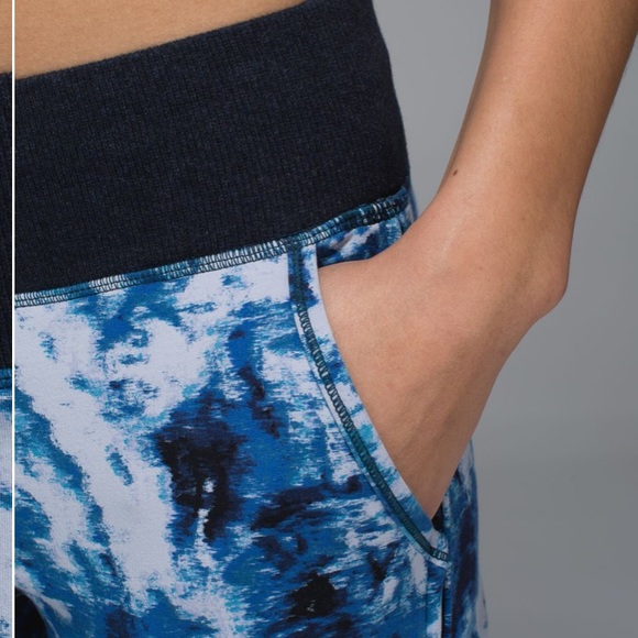 Lululemon No Sweat Pant in Silver & Navy Blue - Picture 5 of 14